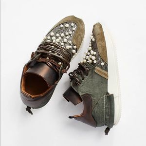 NWT Ramapo Pearl Sneaker 39 ESSEutEsse